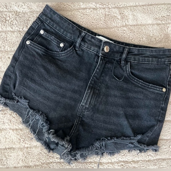 Zara Denim Shorts Black Jean Cutoffs Frey Hem Distressed High Waist SZ: 8 - Picture 5 of 7